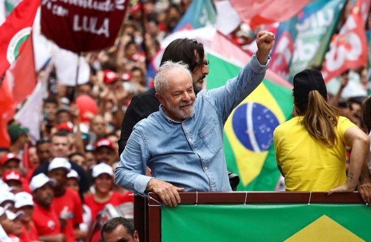 Hapisten Yeniden Cumhurbaşkanlığına: Brezilya Seçimlerini Solcu Lula da Silva Kazandı