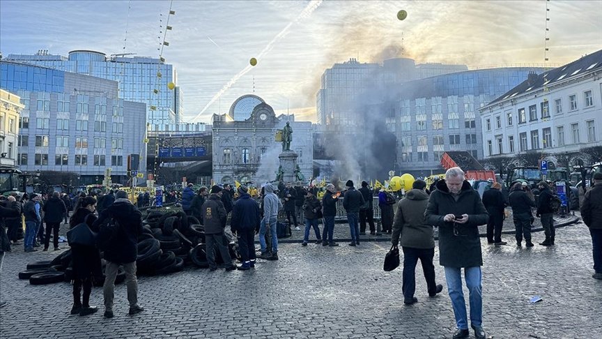 AP’nin Ukrayna’ya Desteği Brüksel Sokaklarını Yangın Yerine Çevirdi
