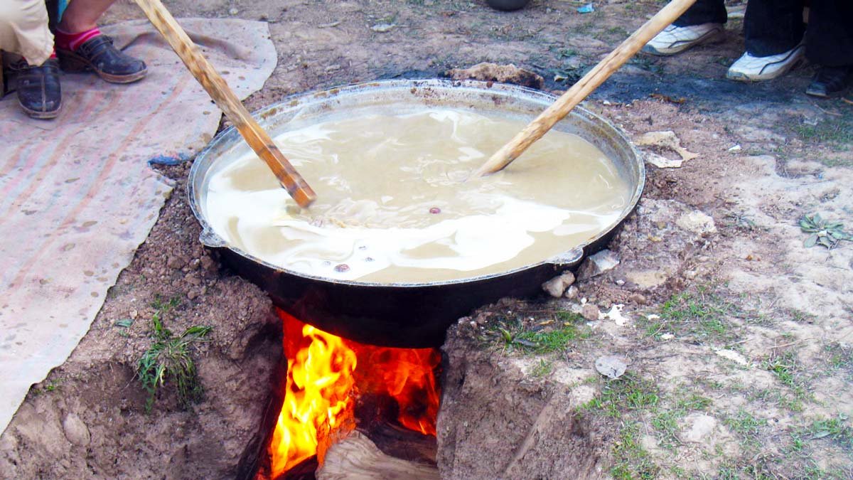 Nevruz Bayramının Özel Yemeği – Sümölök (Kırgızistan)