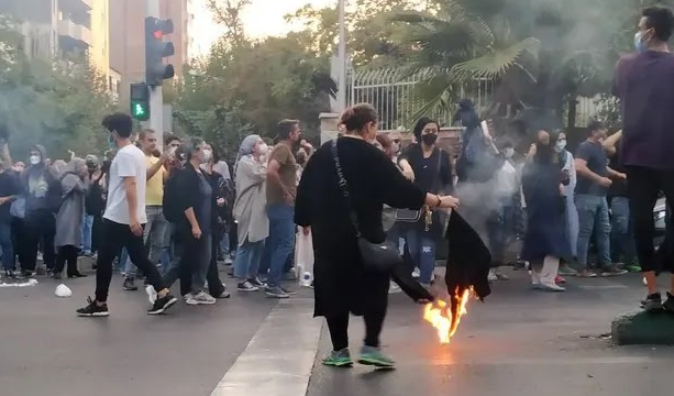 Sokaklardan Lise Bahçelerine İran’da Protestolar