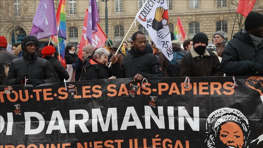 Fransa'da Göçmen Haklarına Yönelik Son Yasal Düzenlemelerin Tetiklediği Protestolar