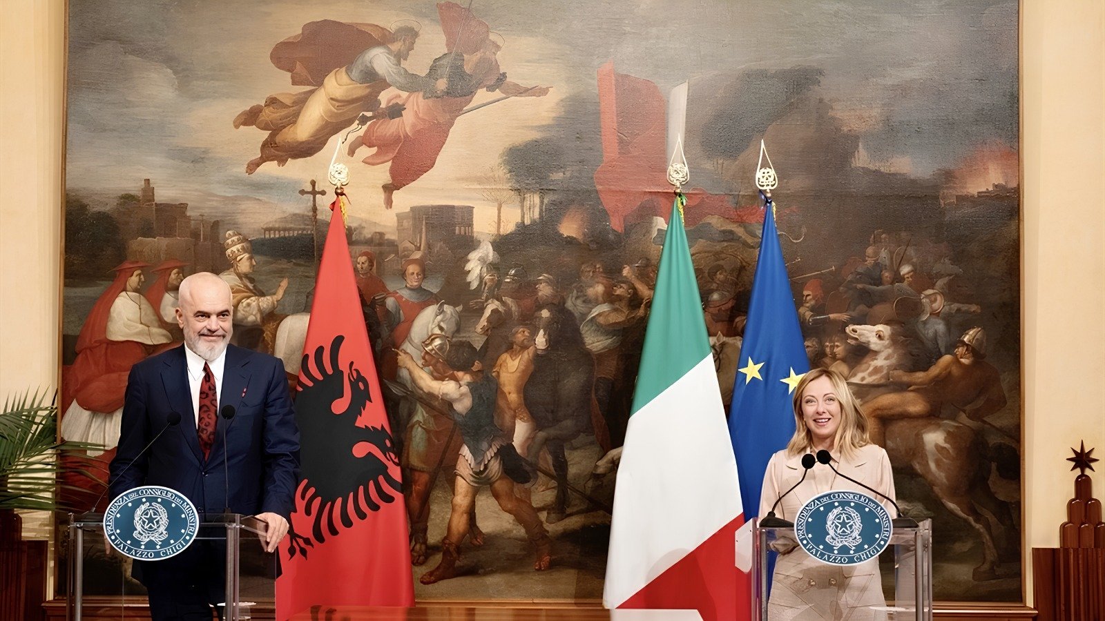 İtalya ile Arnavutluk Anlaştı: Arnavutluk'ta Göçmen Merkezleri Kuruluyor