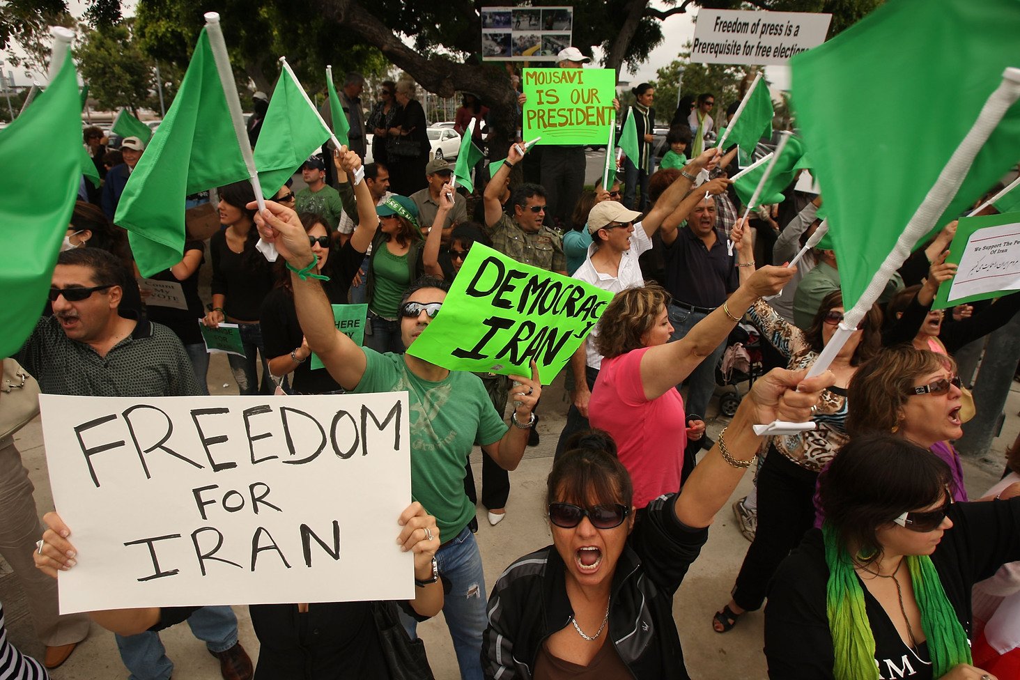 Yeşil Devrimle Derin Devlet Arasındaki İran Yol Ayırımında 