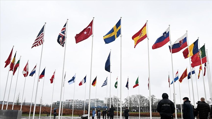 İsveç’in NATO Üyeliği: İsveç Bayrağı Göndere Çekildi